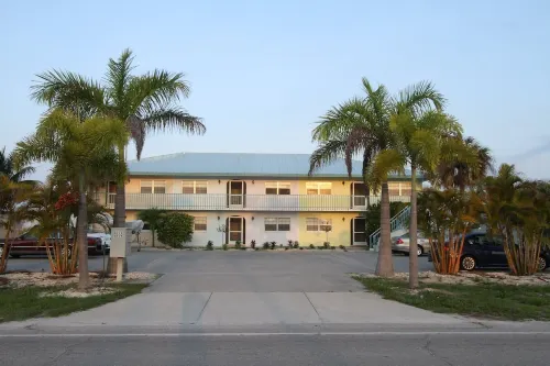 Adorable Waterfront Condo, Boat Slip and Pool!