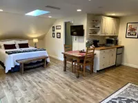 Happy Valley Studio - Peaceful rest in nature, just 5 minutes from downtown!