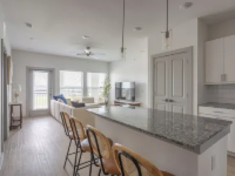 Feel@Home I Rosenberg I Lakeview Hotels in Rosenberg