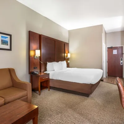 Comfort Inn & Suites Conway Hotels near Hendrix College