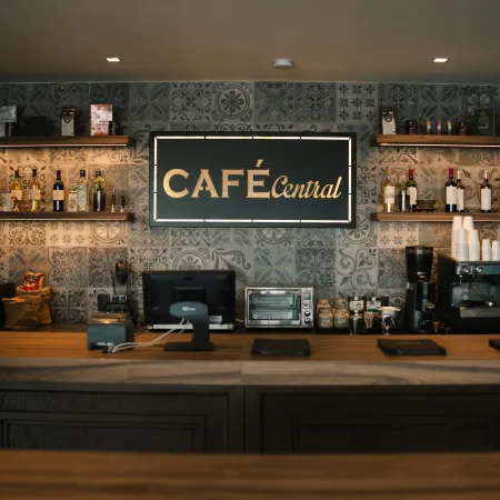 Canada Central & Rooftop Отели рядом с достопримечательностью «Площадь Конституции»