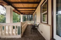 Villa Terra Bella, by Vinifera Homes Hotels in Windsor