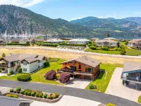 Sunrise Chalet at Wapato Point, Sleeps 12, Half Block to Sandy Beach Waterfront Hotels in Manson