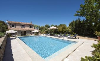Exclusive Villa with Stunning Luberon Views