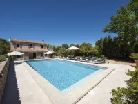 Villa exclusive avec vue imprenable sur le Luberon Hôtels à proximité de : L'enclos Des Bories