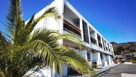 Ariakehama Mezonet YASHINOKI -TOMA Rutto Отели рядом со станцией JR Kan'onji station