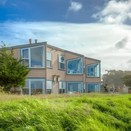Captain's Inn at Moss Landing