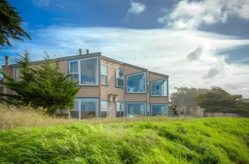 Captain's Inn at Moss Landing Hotels in Moss Landing