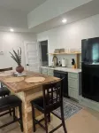 a modern HIDEOUT, cozy and quiet, minutes from downtown Athens and UGA!