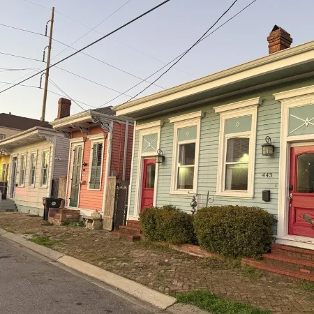 Historic NOLA Home between Magazine and Tchoupitoulas Pet Friendly
