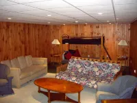 PRISTINE SUNSET LAKE-200'  FRONTAGE private dock Hotels in Alton