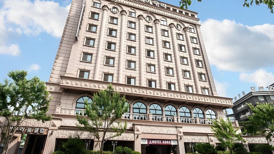 Aura Tourist Hotel