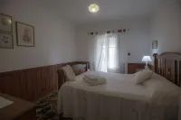 Cutest Cottage in heart of  Milton - Queen Bee (and dog friendly too