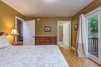 Sunset Ridge! Hot Tub+Fire Pit+Grill, WiFi, Mtn Views, Easy Access, Nearby Town!