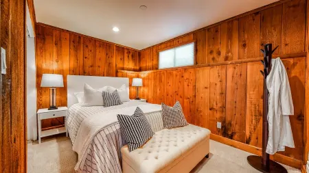 Sunny Old Town In-Law Unit Отели рядом с достопримечательностью «Дир-Вэлли»