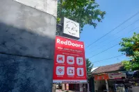 RedDoorz near Jumbo Mall Sragen Hotel dekat Toko Ban Sukowati