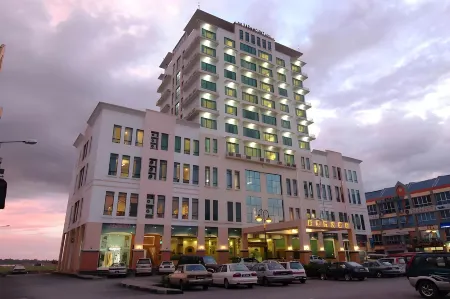 The Paramount Hotel Sibu Отели рядом с достопримечательностью «Lin's Swan Garden»