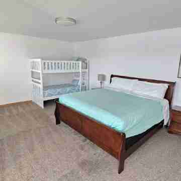 Spacious Lakehouse Getaway. Private Dock with large fenced Backyard and Gameroom Rooms