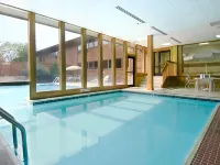 The Carlton Lodge Hotels in Lenawee County