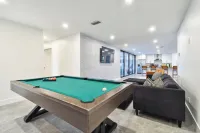 Waterfront 4-bedroom Pool house in fantastic Apollo Beach with AC, WiFi Hotels in Apollo Beach