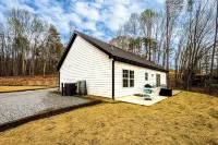 Cozy Cottage Near the Lake