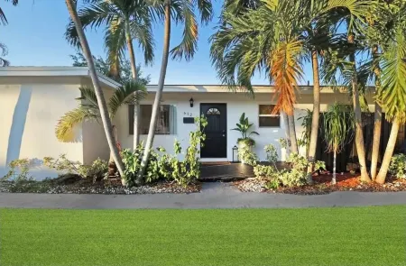 Luxury Sanctuary! Modern 2Br Only 6 Min to Beach