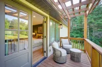 Cozy & intimate cottage w/Luxurious Hot Tub at Blue Ridge Mountains countryside