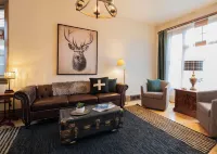 Matilda - Stunning, 3-bed, vintage home in Duluth! 덜루스 호텔