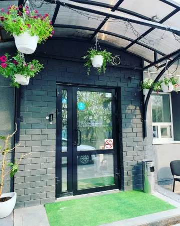 Capsule Hotel Atmosphere Отели рядом с достопримечательностью «Памятник бездомной собаке»