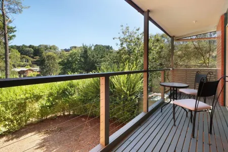 Goughs Retreat - Convenient to lake and mountain.