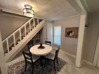 Charming 2-bedroom bungalow with WiFi and AC in brilliant Stillwater