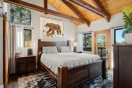 The Tahoe at Three Pines - 5 Min Walk to Lake!