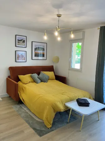 2/4 pers apartment 10 minutes walk from the 24H du Mans circuit with private parking lot