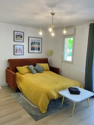 2/4 pers apartment 10 minutes walk from the 24H du Mans circuit with private parking lot