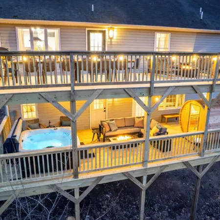 Stylish 6BR in Massanutten w/ Hot Tub, Sauna