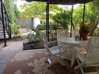 Amazing apartment with outside space, ideally situated, w/ easy access to all DC Hotels in Mount Pleasant