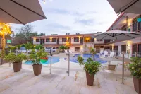 Hotel Vanguardia Natural - Pools