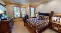 Luxurious Black Eagle Chalet