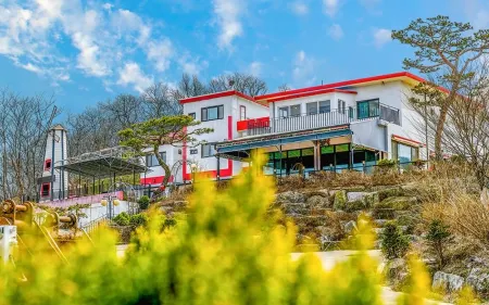 Ganghwado Naerimong Beach Pension Отели рядом с достопримечательностью «Bomunsa Temple»