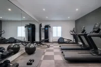 دينيزين هوتل فنادق في ماككيني