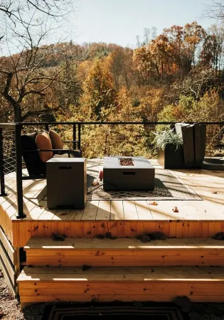 Arrow Haus with Hot Tub Отели в г. Фэрвью