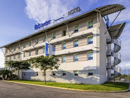 Ibis Budget Carcassonne Aéroport Отели в г. Каркасон