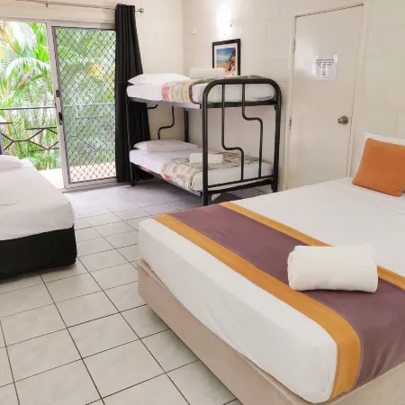 Coconut Grove Holiday Apartments