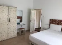 C J Beach Resort Hotels in der Nähe von Appa Kade Junction Buddha Statue