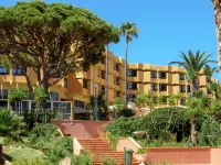 Auramar Beach Resort Hotels near Risco Beach