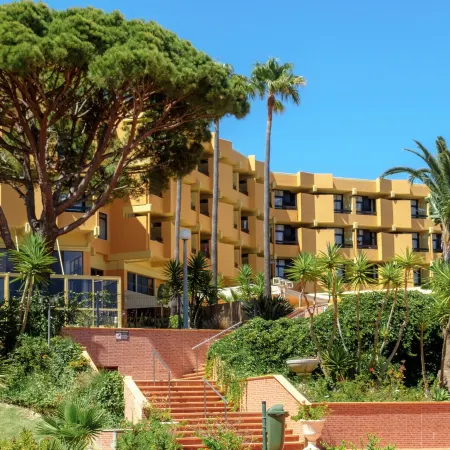 Auramar Beach Resort Отели рядом с достопримечательностью «Пляж Авейруш»