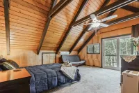Poconos Chalet Newly Renovated, Great Location 4 Bedroom Home by RedAwning Hotels in Coolbaugh Township