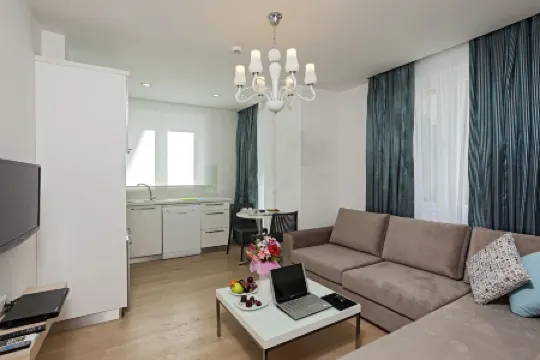 The Room Hotel & Apartments Отели рядом с достопримечательностью «Пляж Коньяалты»