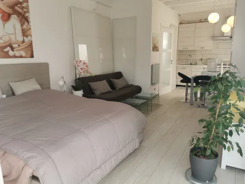 Apartment - Sleeps 2 - Parking - 5Min to la Frasca