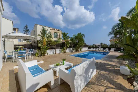 Protaras Holiday Villa Alexa Отели в г. Протарас